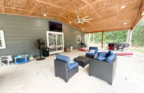 Cullman Cabin | Charming Lakefront Cabin