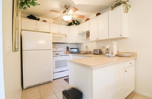 Braden River Condo | Charming lakefront condo located in the desirable community of Palm Aire - Golfers Little Getaway
