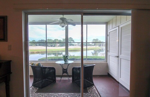 Braden River Condo | Charming lakefront condo located in the desirable community of Palm Aire - Golfers Little Getaway