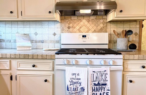 Mooresville Cabin | Charming Lakefront Log Cabin on LKN Quiet Cove