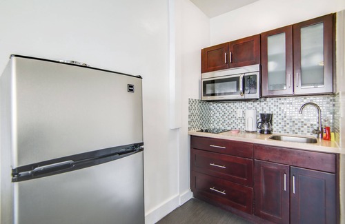 Flamingo/Lummus Apartment | Charming Large Studio Near Ocean Dr - South Beach
