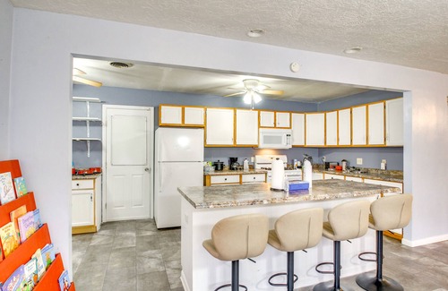 Lawton House | Charming Lawton Escape w/Patio + Grills!