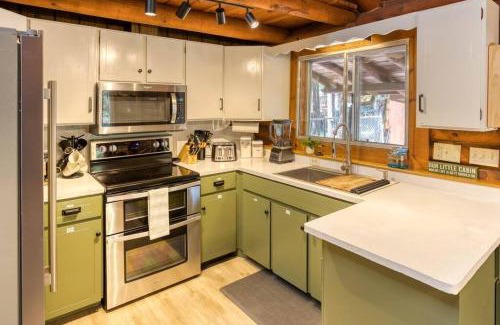 Pinetop-Lakeside House | Charming Log Cabin in Tall Pines with Fire Pit Near Trails & Lake