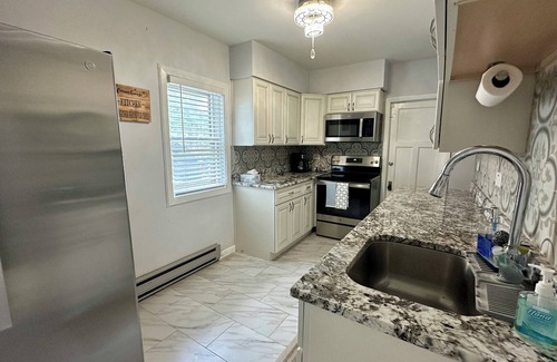 Waukegan House | Charming Main-Level Getaway