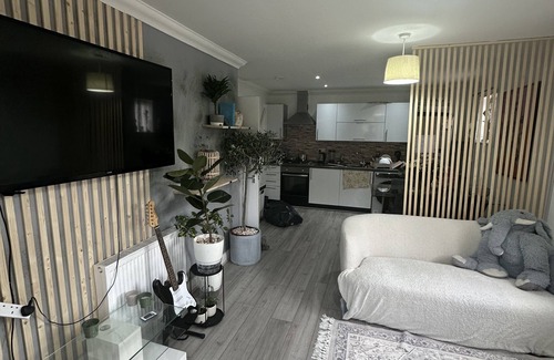 Alibon Apartment | Charming Mi Casa Es Tu Casa 2-Bed in Dagenham