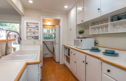Davis House | Charming mid-century home in Old North Davis! Perfect for longer stays!