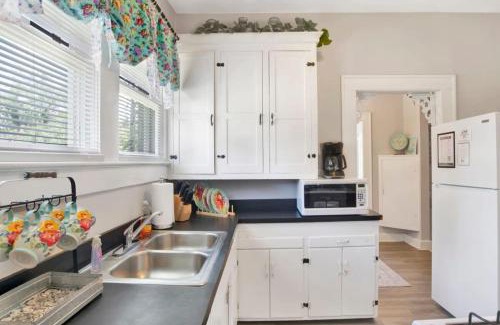 Hannon Park Apartment | Charming Midtown Apt - Hannon Hideaway Unit C