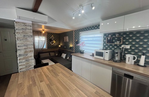 Hyeres Ski Chalet | Charming mobile home with pool in Hyères