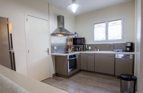Trelissac Cottage | Charming Modern Home: WiFi, Terrace, Near Greenway, Close to Trélissac & Périgueux