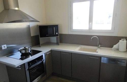 Trelissac Cottage | Charming Modern Home: WiFi, Terrace, Near Greenway, Close to Trélissac & Périgueux