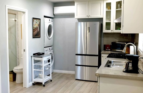 Monrovia House | Charming Mountain Hideaway - Detached One Bedroom ADU in Monrovia/LA