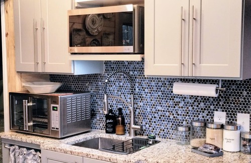 Gallant Cottage | Charming NEW 2 BR Cottage, WiFi & Pet Friendly in Convenient Steele