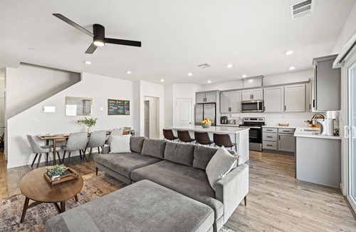 Southwestern Sacramento House | Charming new 3-bedroom house in Elk Grove with AC, WiFi, EV Charging, ROKU