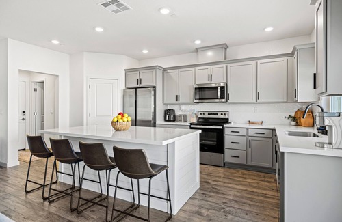 Southwestern Sacramento House | Charming new 3-bedroom house in Elk Grove with AC, WiFi, EV Charging, ROKU