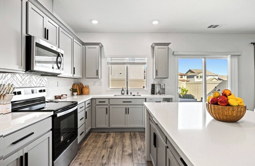 Southwestern Sacramento House | Charming new 3-bedroom house in Elk Grove with AC, WiFi, EV Charging, ROKU