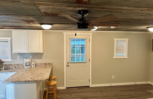 Farmers Retreat House | Charming new tiny house-Friendship IN
