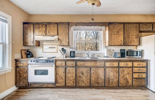 Joelton House | Charming Northwest Nashville Farmhouse