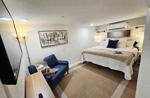 Pass-a-Grille House | Charming PaG Studio & Sunsets Steps 2 Sand Bikes