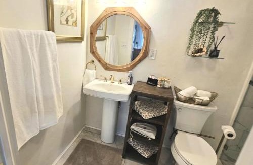 Pass-a-Grille House | Charming PaG Studio & Sunsets Steps 2 Sand Bikes