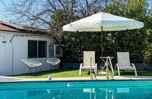 Ladera Heights House | Charming Poolside ADU Near SoFi Stadium - MK3LAD