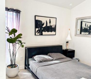 Ladera Heights House | Charming Poolside ADU Near SoFi Stadium - MK3LAD