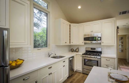 Oak Knoll - Redwood Park Cottage | Charming Private Garden Cottage in Mount Carmel, Redwood City