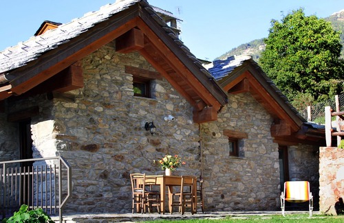 Fontainemore Cottage | Charming, restored cottage sleeps 4