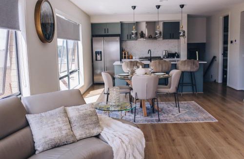 Portarlington Villa | Charming Retreat in Portarlington