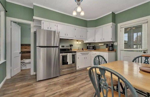 Ottawa House | Charming Retreat near Starved Rock and Downtown