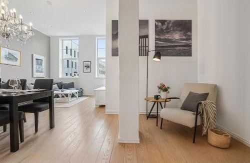 Tromso Apartment | Charming Retro-Modern Apartment in Centrum North