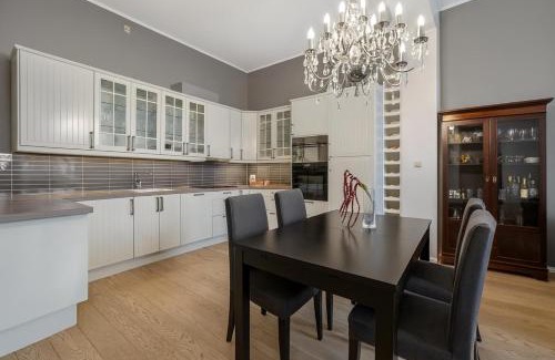 Tromso Apartment | Charming Retro-Modern Apartment in Centrum North