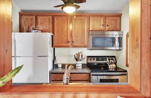 Salunga House | Charming Riverfront Cottage with Amazing Views