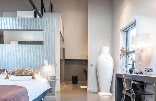 Oss House | Charming room just minutes from Oss’s cultural gems and train station, parking, WiFi, heated floors