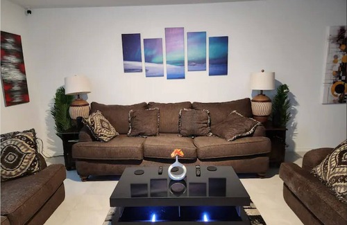 Hutchins House | Charming room within a 3 br home near Dallas with AC and WiFi for a cozy stay