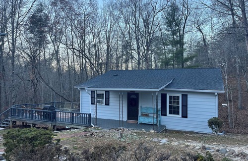 Stokes House | Charming & rustic 4-bedroom house minutes from Hanging Rock State Park