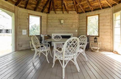 Oakpark Ski Chalet | Charming & Rustic Bloomingdale Cottage w/views