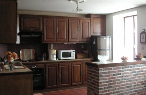Gehee Cottage | Charming Rustic House Near Beauval Zoo with Garden, Games Room & Parking