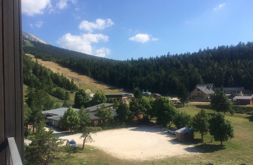 Correncon-en-Vercors Apartment | Charming Slope-Side Studio, South-Facing Balcony, Pet-Friendly, Near Golf and Hiking Trails