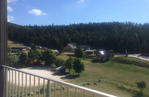 Correncon-en-Vercors Apartment | Charming Slope-Side Studio, South-Facing Balcony, Pet-Friendly, Near Golf and Hiking Trails