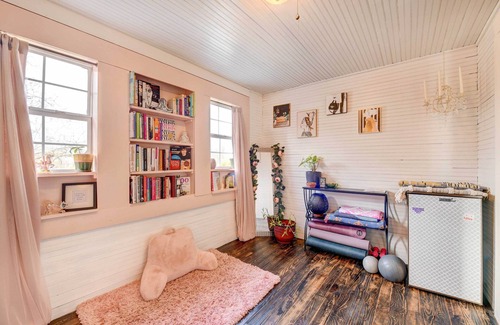 Denton House | Charming 'Southern Sage Farmhouse' in Denton!