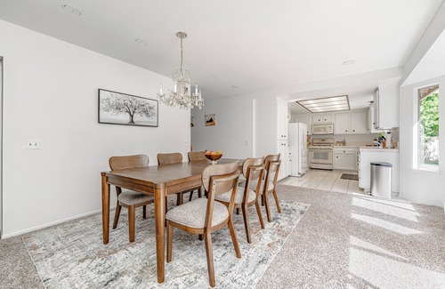 Fountain Valley House | Charming & Spacious 4-bedroom house with AC and WiFi in Fountain Valley