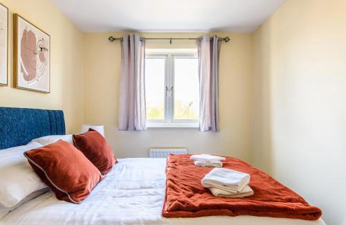 Ipswich House | Charming & Spacious 3BR With Private Parking Near Ipswich