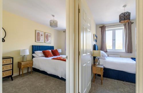 Ipswich House | Charming & Spacious 3BR With Private Parking Near Ipswich