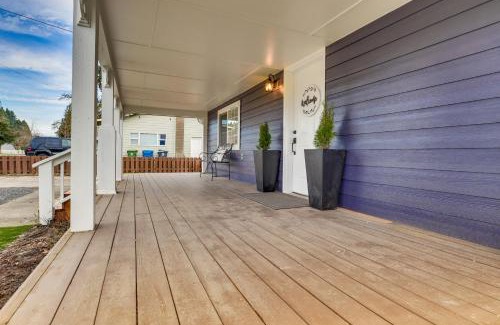 Stayton House | Charming Stayton Home with Deck and Smart TV!