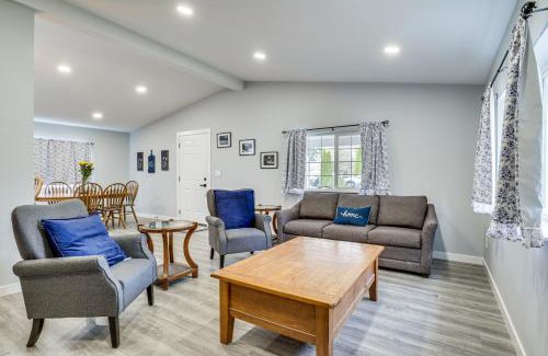 Stayton House | Charming Stayton Home with Deck and Smart TV!