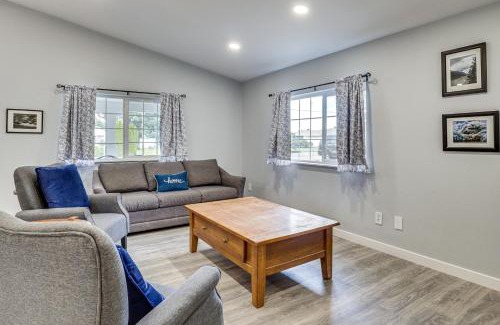Stayton House | Charming Stayton Home with Deck and Smart TV!