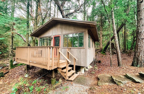 Vesuvius Cottage | Charming Studio Cottage on Salt Spring Island with WiFi