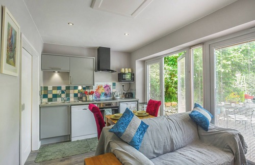 Llangarron Cottage | Charming Studio Apartment in a Tranquil, Historic Village located near Ross-on-Wye.