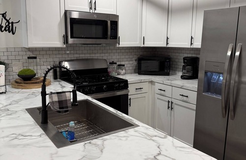 Tremont Apartment | Charming studio apartment in fantastic Cleveland Tremont area