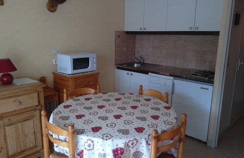 Premanon Apartment | Charming studio-cabin in quiet residence